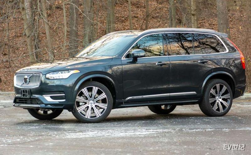 2021-volvo-xc90-recharge-t8-front-quarter-wide.jpg