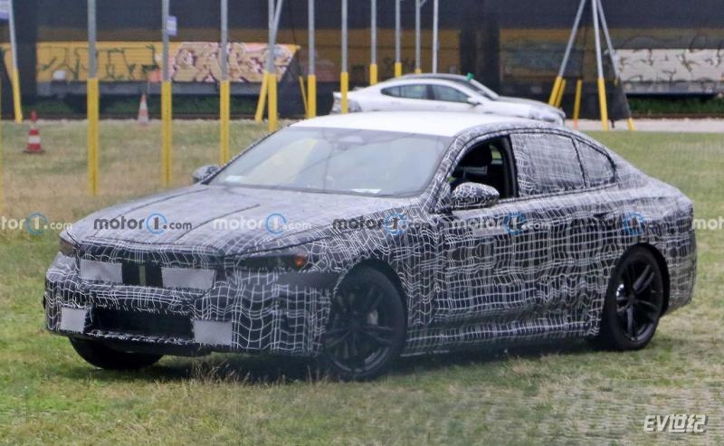 next-bmw-5-series-spy-photo-(1).jpg