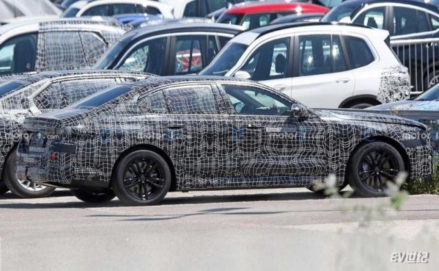 next-bmw-5-series-spy-photo-(2).jpg