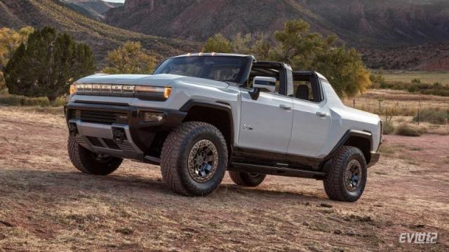 2022-gmc-hummer-ev-driver-side-mountain.jpg
