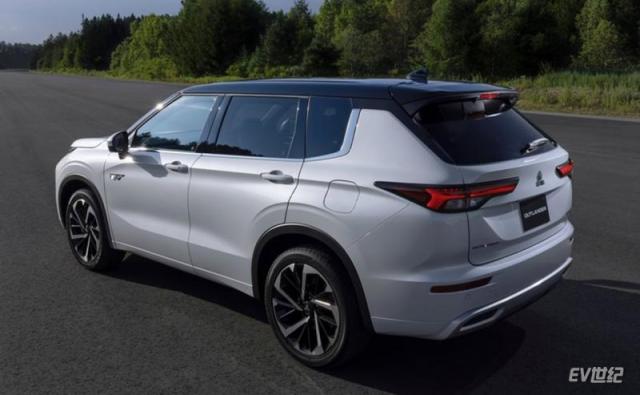 Mitsubishi-Outlander_PHEV-2022-800-2b.jpg