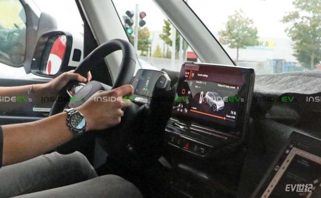 vw-id.buzz-self-driving-prototype-spy-photos-(4).jpg