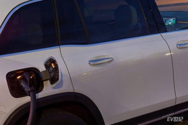 Mercedes-Benz-EQB-2022-800-69.jpg