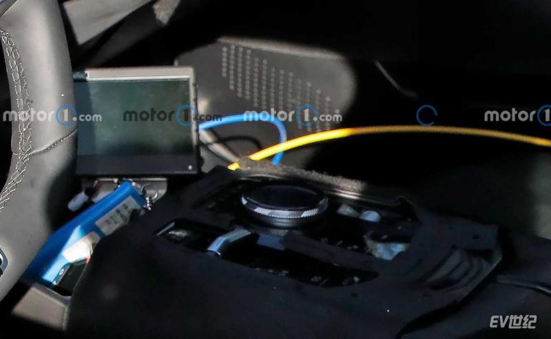 bmw-i5-interior-spy-shots-(1).jpg