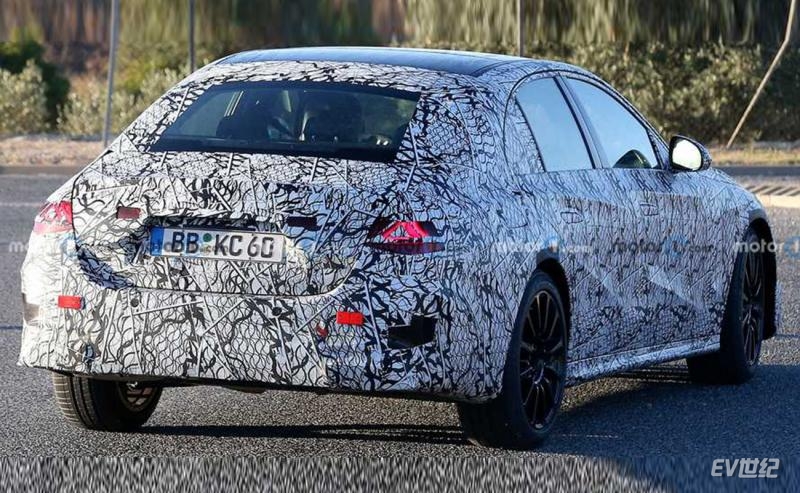 next-gen-mercedes-benz-e-class-sedan-spy-shots-(3).jpg