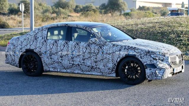 next-gen-mercedes-benz-e-class-sedan-spy-shots (4).jpg