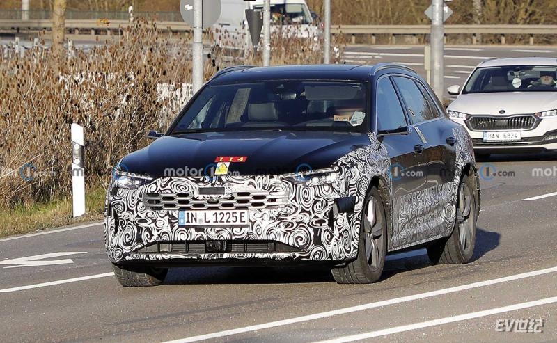 audi-e-tron-facelift-first-spy-photo-(1).jpg