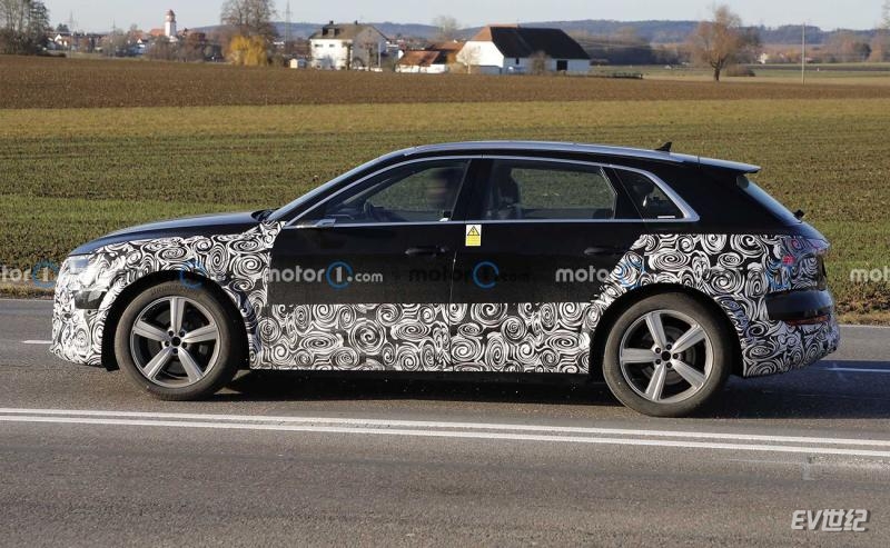 audi-e-tron-facelift-first-spy-photo-(2).jpg