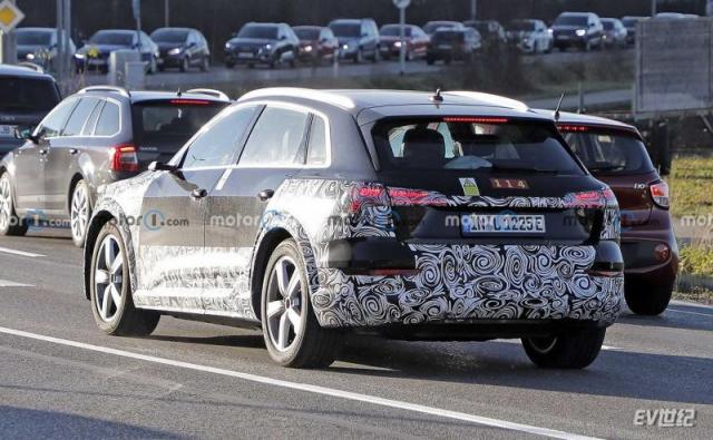 audi-e-tron-facelift-first-spy-photo.jpg