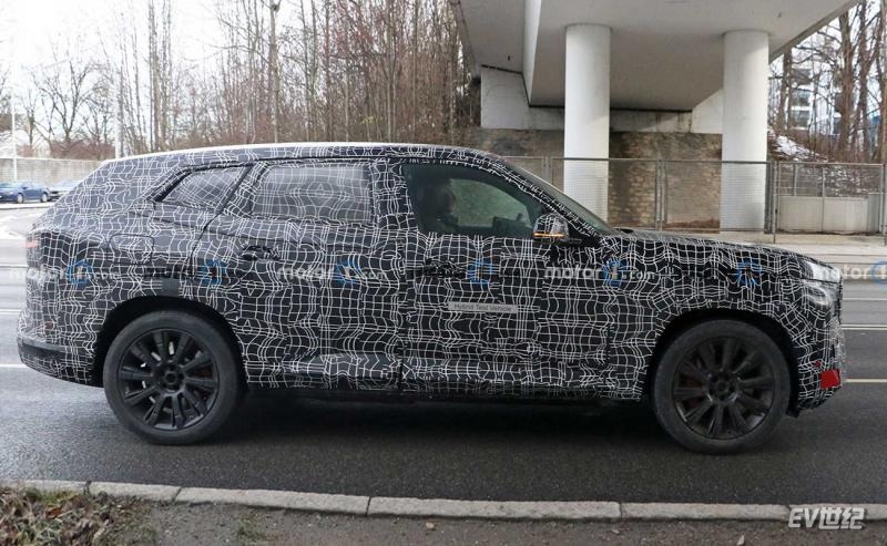 new-bmw-xm-spy-photos-(2).jpg