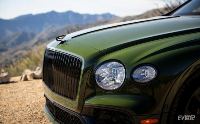 2022-bentley-flying-spur-hybrid_100824779_h.jpg