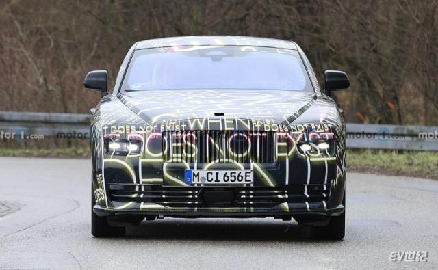 rolls-royce-spectre-spy-shots-front.jpg