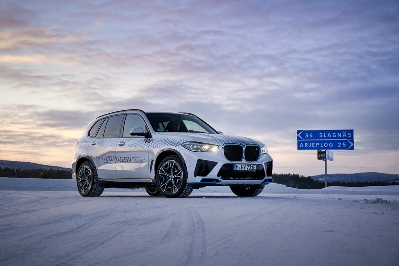 01. BMW iX5 Hydrogen氢燃料电池车在北极圈接受极寒测试.jpg