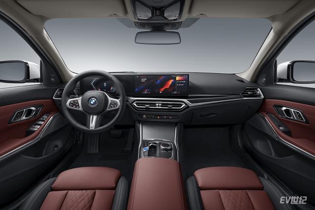 05.全新BMW i3_矿石白_内饰正视图0318FN.jpg