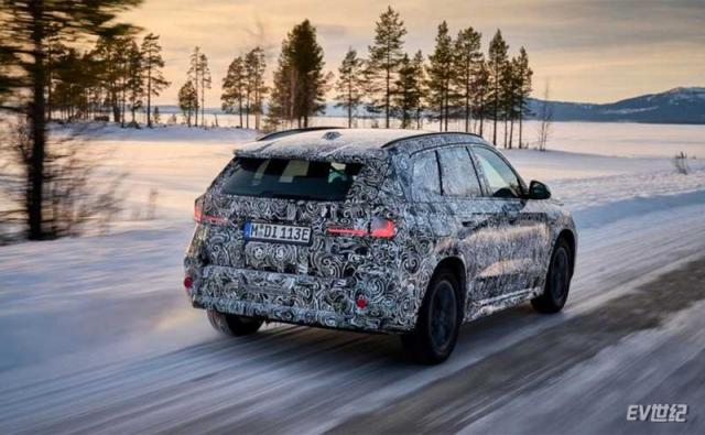 2023-bmw-ix1-camouflaged-prototype-in-sweden-(1).jpg