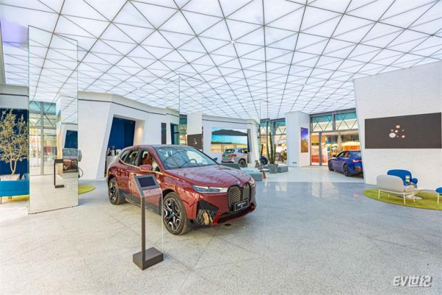 07.“BMW i深圳”展车-创新BMW iX.jpg