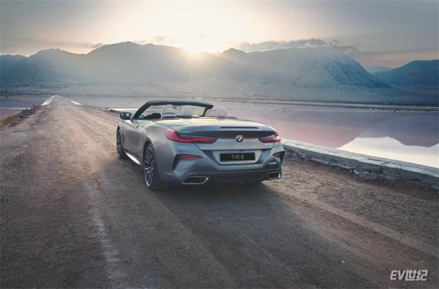 10. 新BMW 8系敞篷轿跑车.jpg