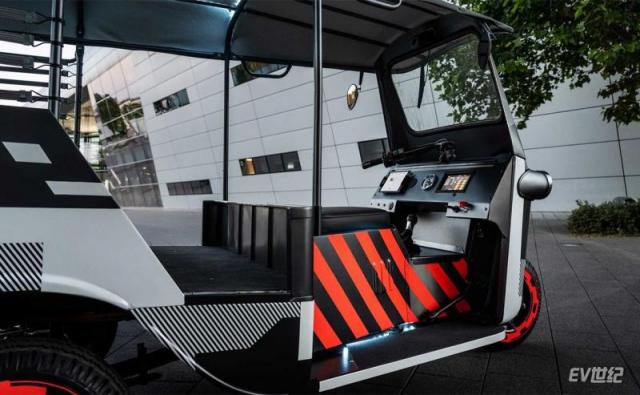 audi-e-rickshaw-concept-powered-by-second-life-e-tron-battery-modules-(5).jpg