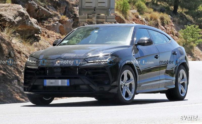 lamborghini-urus-phev-spy-photos.jpg