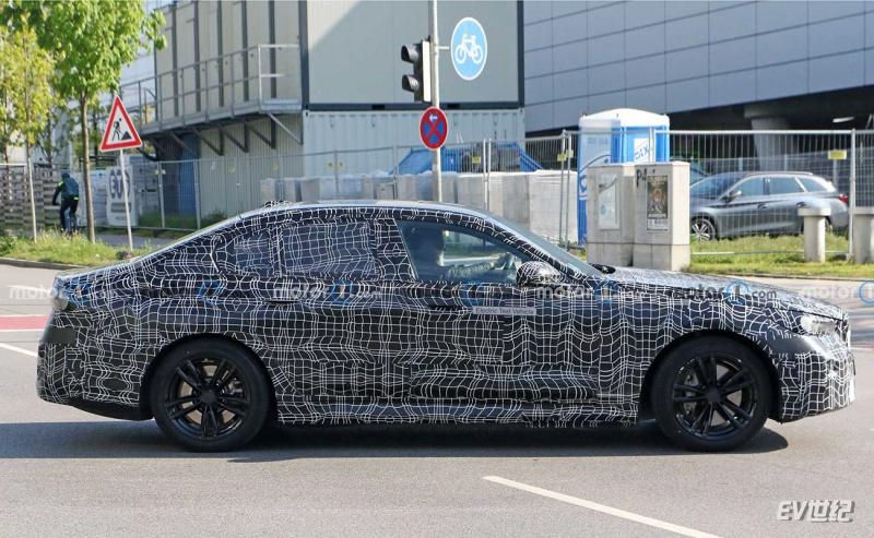 bmw-i5-side-view-spy-photo.jpg