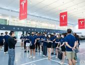 顶尖名校中国学联主席团参观北京蟹岛特斯拉中心，传播节能环保理念