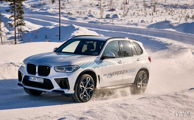 bmw-ix5-bei-winter-tests-(1).jpg