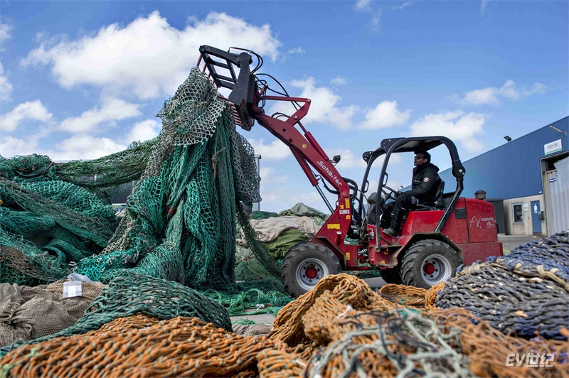 02.回收渔网和绳索制成再生塑料.jpg