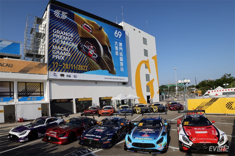 03.本届比赛中，共有7支梅赛德斯-AMG客户车队驾驶5辆梅赛德斯-AMG GT3赛车和6辆梅赛德斯-AMG GT4赛车参赛.jpg