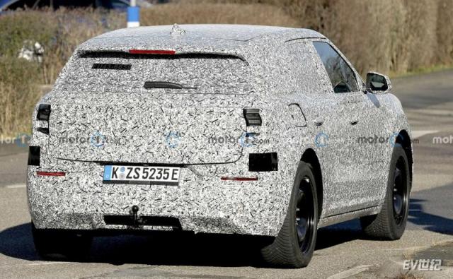 ford-electric-crossover-spy-photos-(6).jpg