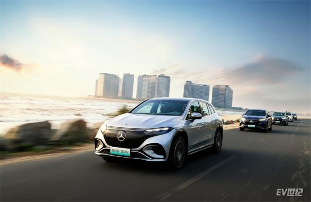 06. 2023年，梅赛德斯-奔驰将在中国推出6款新能源车型，包括全新EQS纯电SUV和全新EQE纯电SUV.jpg