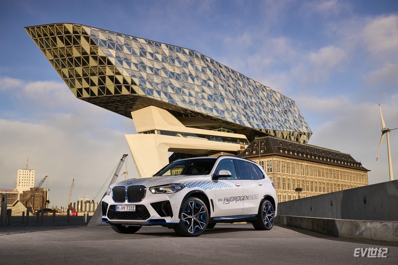 01. BMW iX5 Hydrogen氢燃料电池车.jpg
