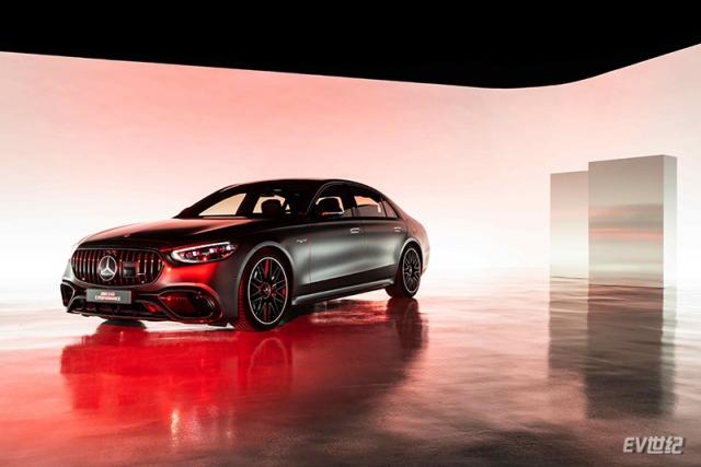 _10.全新梅赛德斯-AMG S 63 E PERFORMANCE 先型特别版将迎中国首秀，展现卓越性能和舒享体验的完美结合，缔造新时代下“非凡驾驭”的新境界.jpg