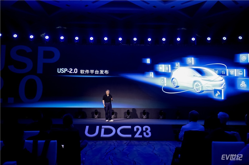 联合电子副总经理郭晓潞发布USP2.0软件开发平台.jpg