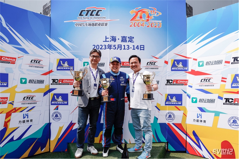 1、现代汽车N品牌在2023 TCR China揭幕战中包揽第一回合的车手、车队、车型三项冠军.jpg