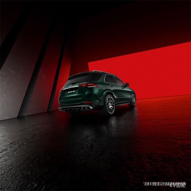 03.新一代AMG GLE 63 S 4MATIC+搭载AMG“一人一机”的4.0升V8双涡轮增压发动机，最大输出功率450千瓦，峰值扭矩850牛·米，0-100公里每小时加速仅为4.1秒.jpg