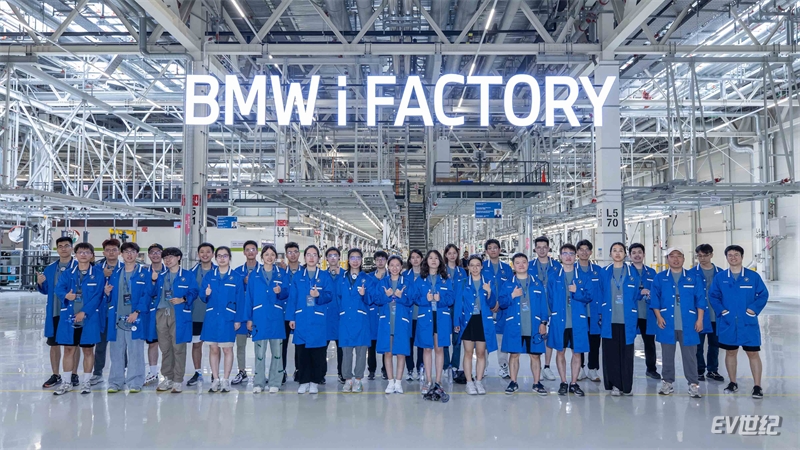 04.2023黑客松@BMW iFACTORY选手参观工厂.jpg