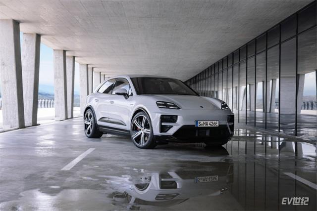 Macan_Turbo_1.jpg