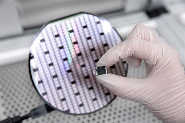 05 博世的目标是通过提升碳化硅芯片的产量实现进一步的增长 Bosch is aiming for further growth with the manufacture of silicon-carbide chips.jpg