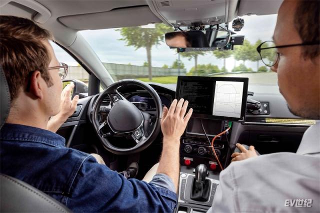 04 人工智能可以帮助自动驾驶的训练系统突破极限 When it comes to training systems for automated driving, AI quickly comes up against its limits.jpg