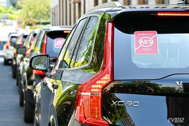 4.贴有沃尔沃 AED 道路使者联盟车贴的沃尔沃XC90.jpg
