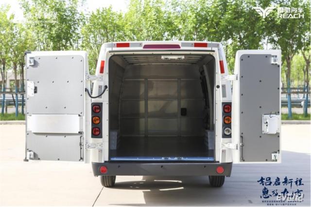 【产品稿】魏桥新能源商用车发布雷驰·信 V70 中国首款铝 VAN 诞生!698.jpg