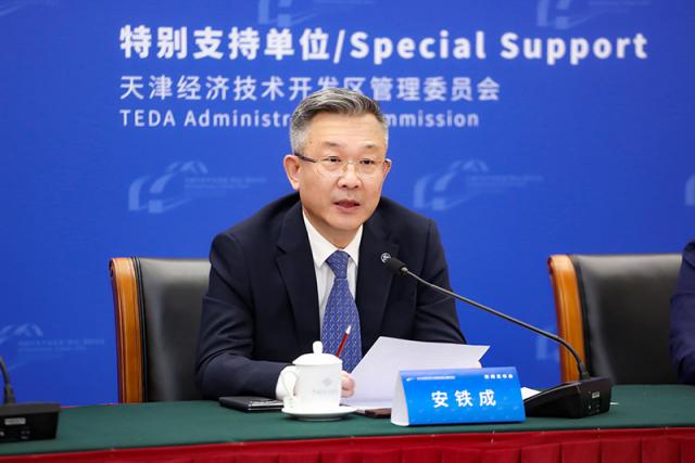 安铁成.jpg