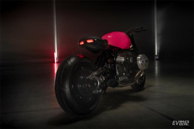 04.BMW R20概念车尾部图.jpg