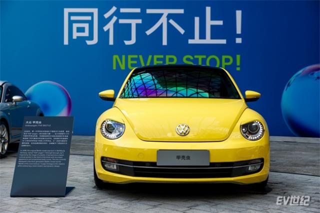 10.大众甲壳虫车型凭借着独特的外观和流线型的车身曲线造就了时代潮流中的经典文化符号_副本.jpg