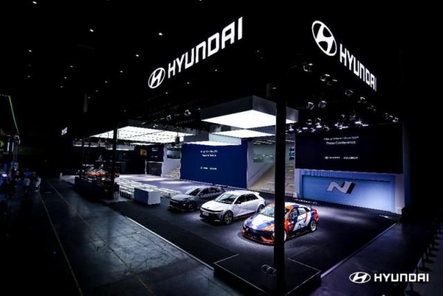 1、2024第二十七届成都国际汽车展览会现代汽车展台全景.jpg