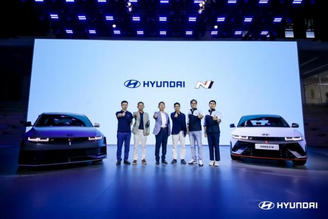 12、现代汽车携旗下重磅产品闪耀亮相成都车展.jpg