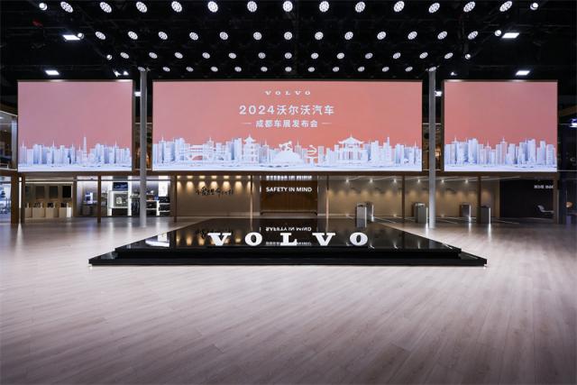 4、成都车展沃尔沃展台.jpg