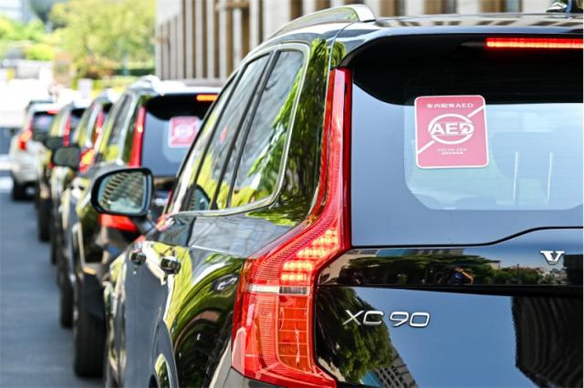 3、贴有沃尔沃 AED 道路使者联盟车贴的沃尔沃XC90.jpg