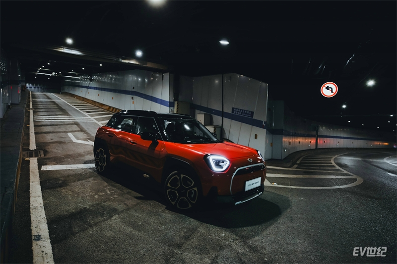 05.全新电动MINI Aceman搭载高级驾驶辅助系统.jpg