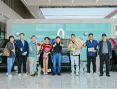 全国交付加速进行 赛力斯张兴海现身新疆为用户交车